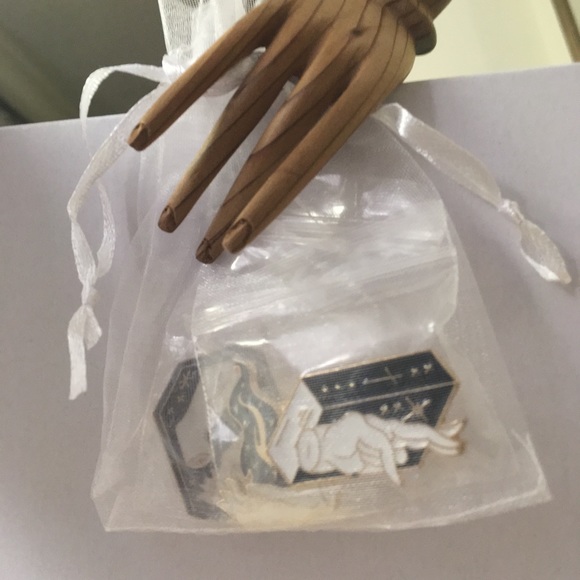 ✨Host Pick ✨ Set of 3 enamel spooky occult pins - Picture 6 of 7